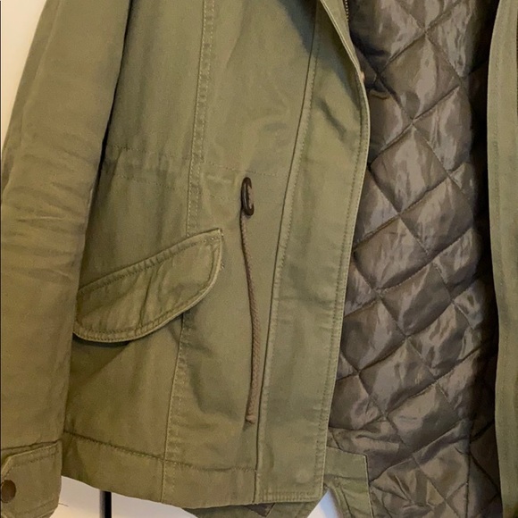 Green utility jacket with detachable fur trim - Picture 2 of 6